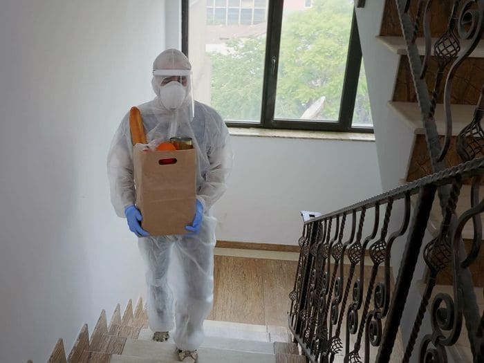 Специалист по дезинсекции во Мге
